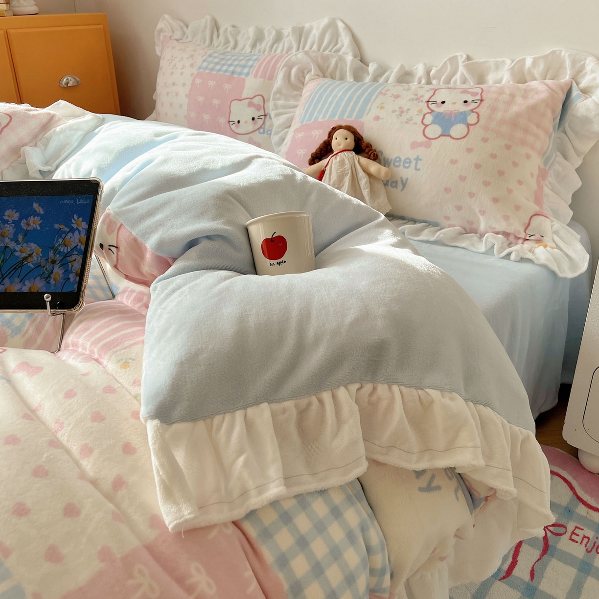 91家纺网 家纺一手货源 找家纺 （总）六巷胡同 2025新款韩式博主风花边款INS卡通牛奶绒四件套（第二系）