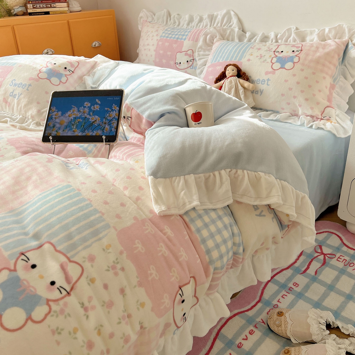 91家纺网 家纺一手货源 找家纺 （总）六巷胡同 2025新款韩式博主风花边款INS卡通牛奶绒四件套（第二系）