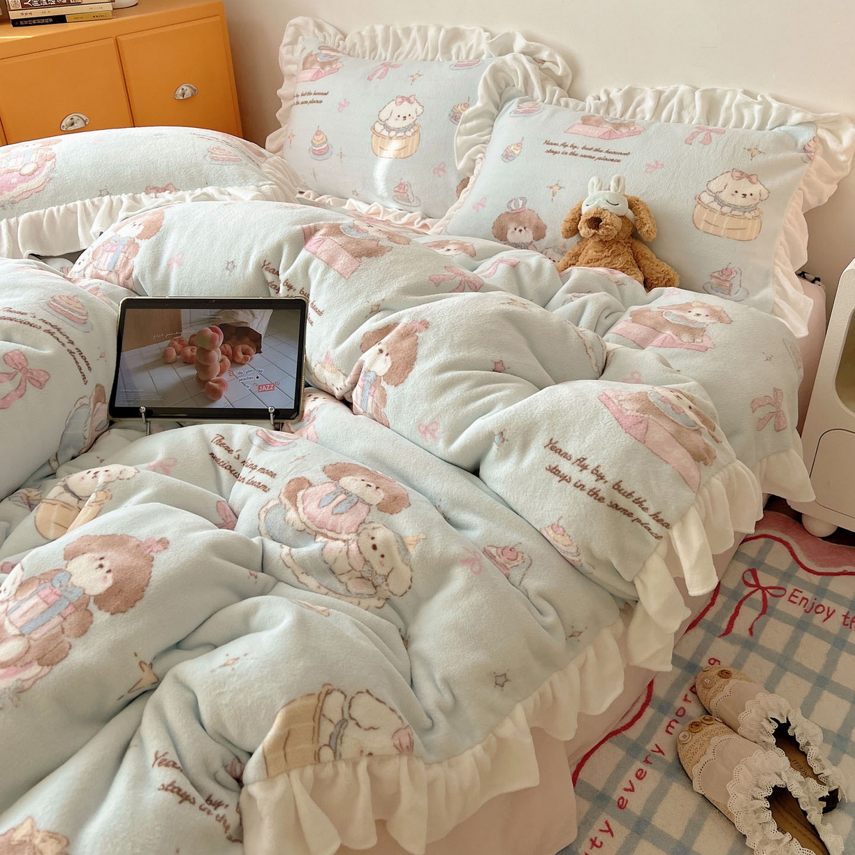 91家纺网 家纺一手货源 找家纺 （总）六巷胡同 2025新款韩式博主风花边款INS卡通牛奶绒四件套（第二系）