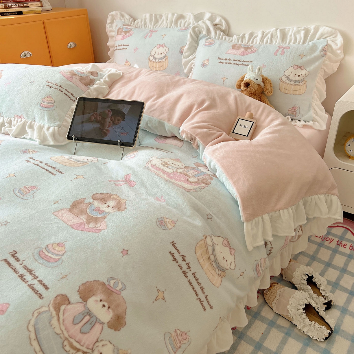 91家纺网 家纺一手货源 找家纺 六巷胡同 2025新款韩式博主风花边款INS卡通牛奶绒四件套（第二系） 花边蛋糕奶油犬