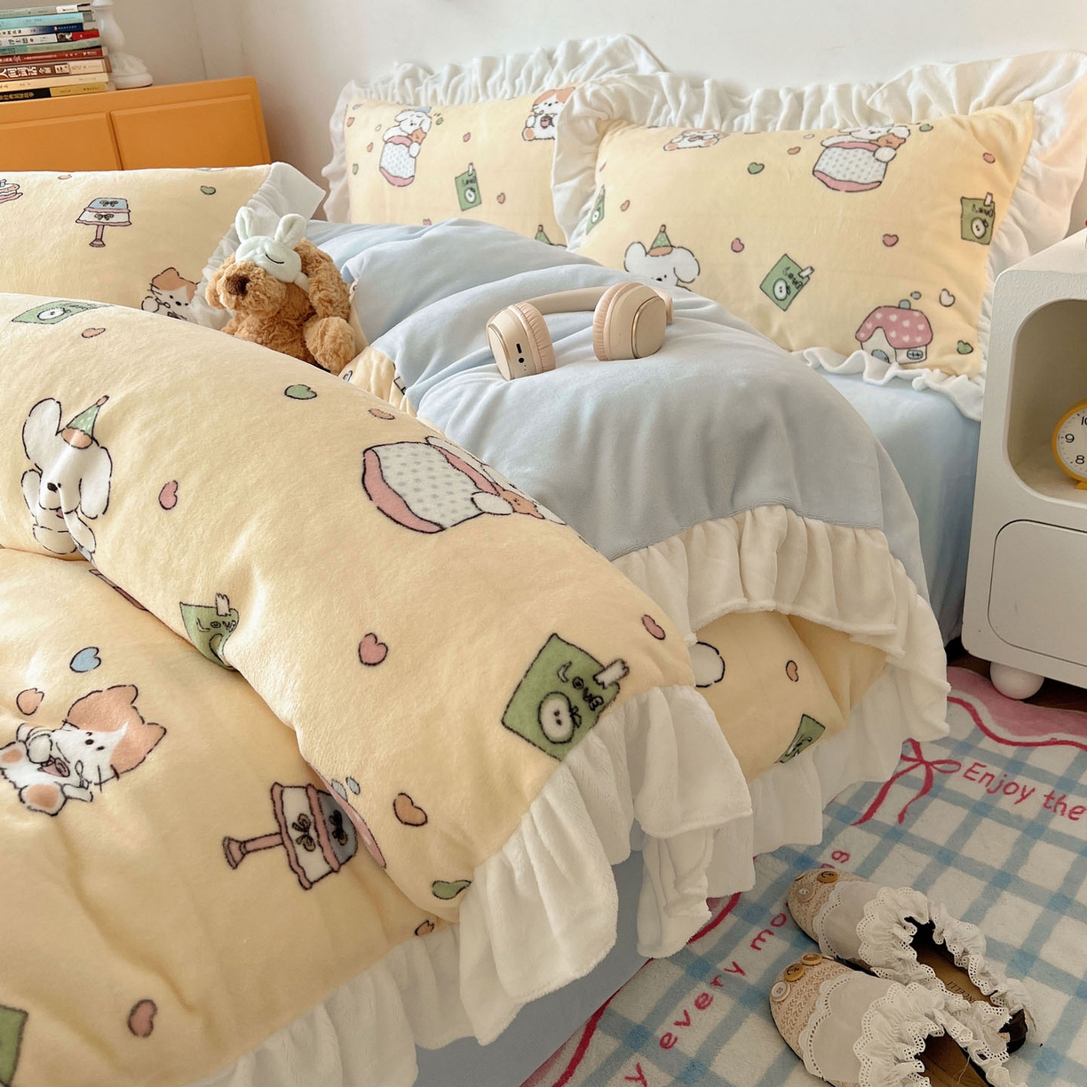 91家纺网 家纺一手货源 找家纺 六巷胡同 2025新款韩式博主风花边款INS卡通牛奶绒四件套（第二系） 花边周末宠物园