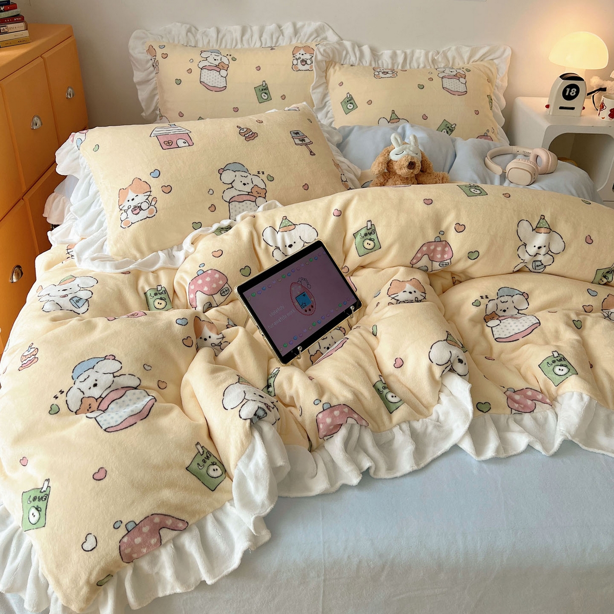 91家纺网 家纺一手货源 找家纺 六巷胡同 2025新款韩式博主风花边款INS卡通牛奶绒四件套（第二系） 花边周末宠物园