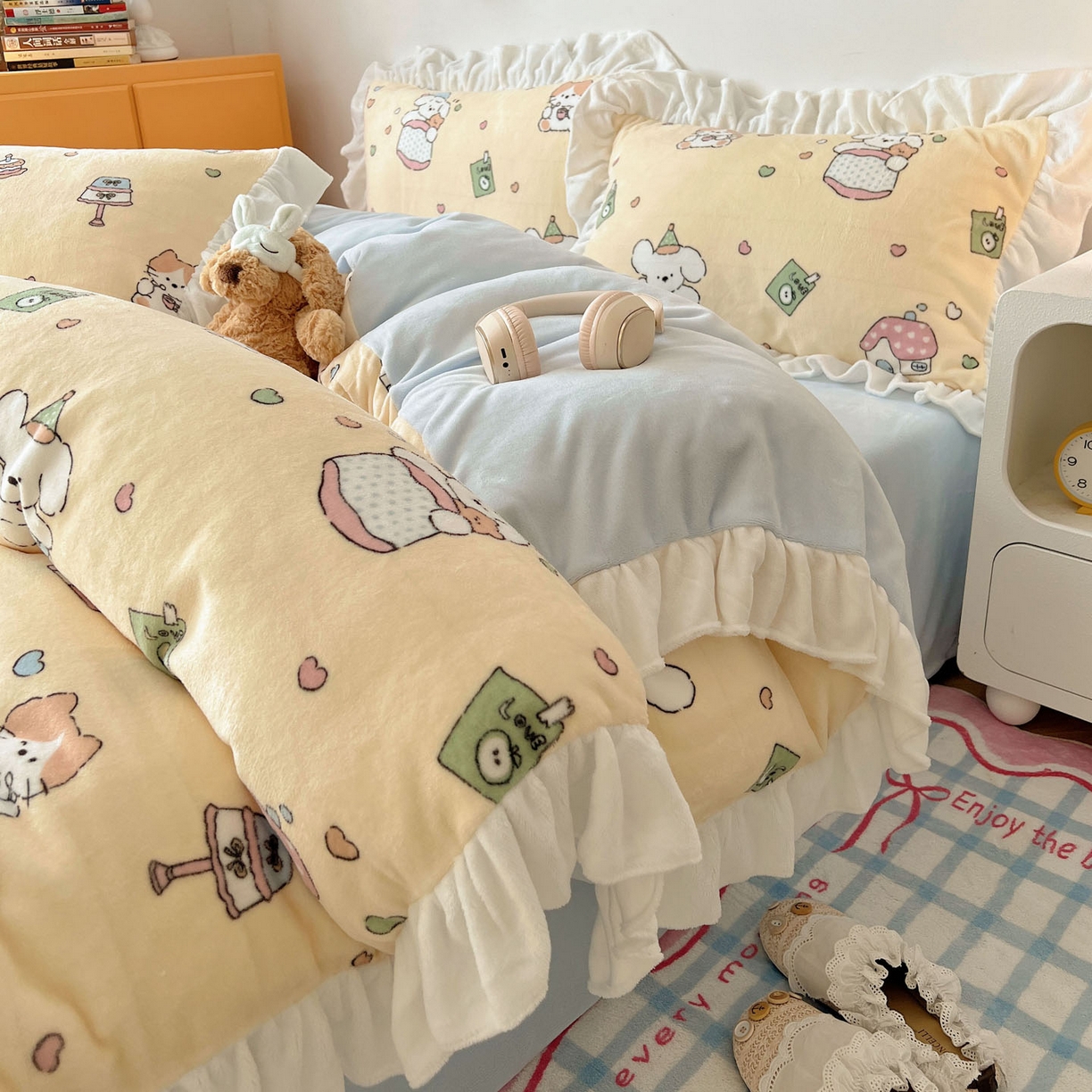 91家纺网 家纺一手货源 找家纺 六巷胡同 2025新款韩式博主风花边款INS卡通牛奶绒四件套（第二系） 花边周末宠物园