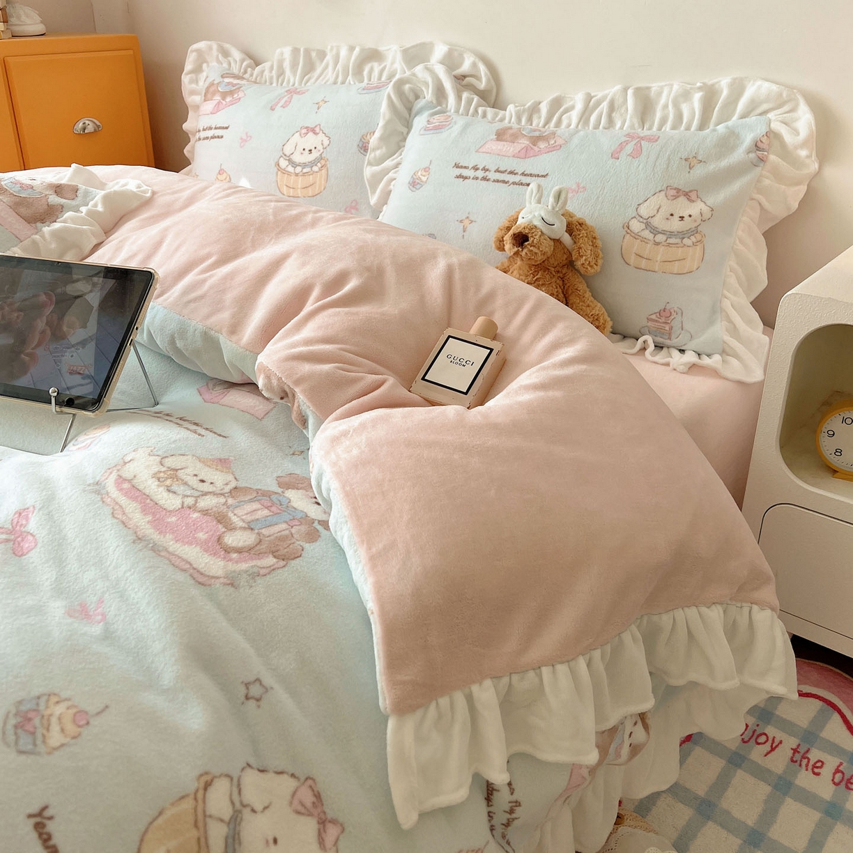 91家纺网 家纺一手货源 找家纺 六巷胡同 2025新款韩式博主风花边款INS卡通牛奶绒四件套（第二系） 花边蛋糕奶油犬