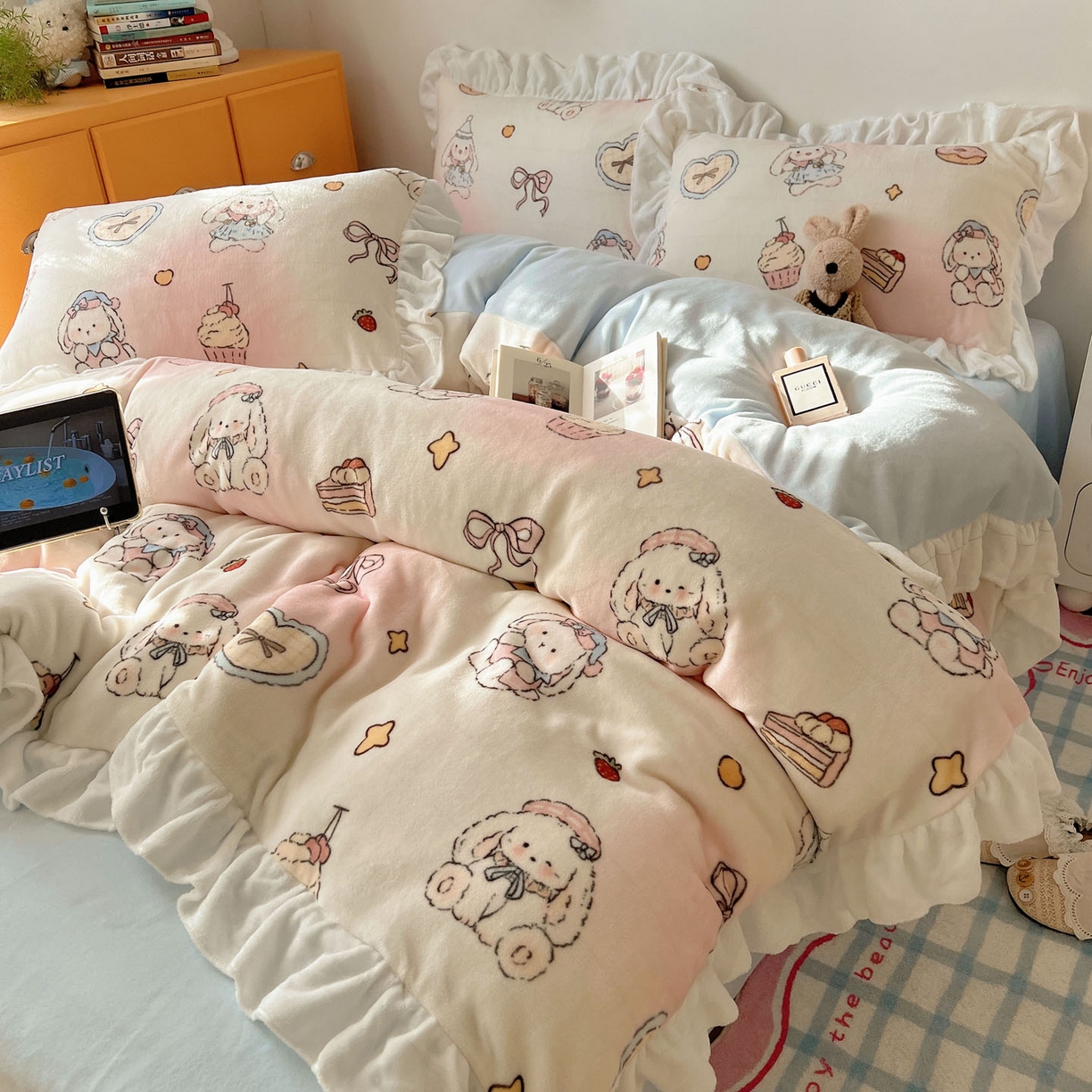 91家纺网 家纺一手货源 找家纺 六巷胡同 2025新款韩式博主风花边款INS卡通牛奶绒四件套（第二系） 花边海派甜心兔