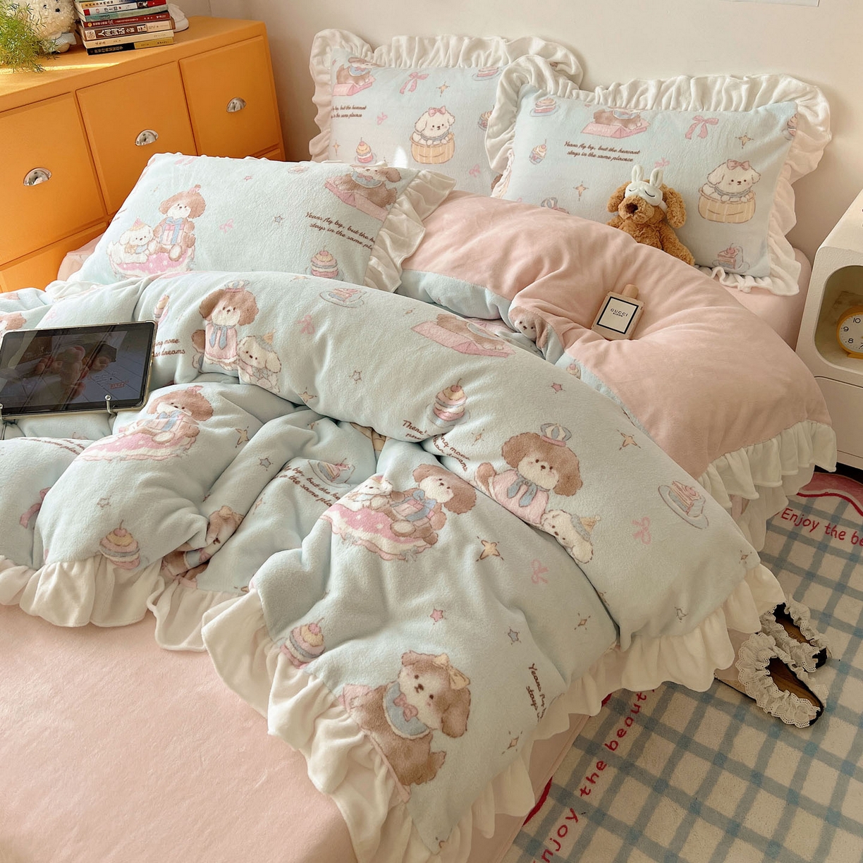 91家纺网 家纺一手货源 找家纺 六巷胡同 2025新款韩式博主风花边款INS卡通牛奶绒四件套（第二系） 花边蛋糕奶油犬