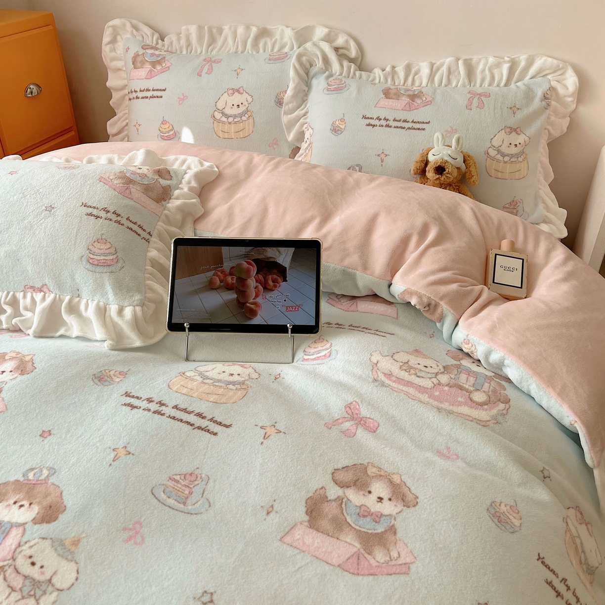 91家纺网 家纺一手货源 找家纺 六巷胡同 2025新款韩式博主风花边款INS卡通牛奶绒四件套（第二系） 花边蛋糕奶油犬