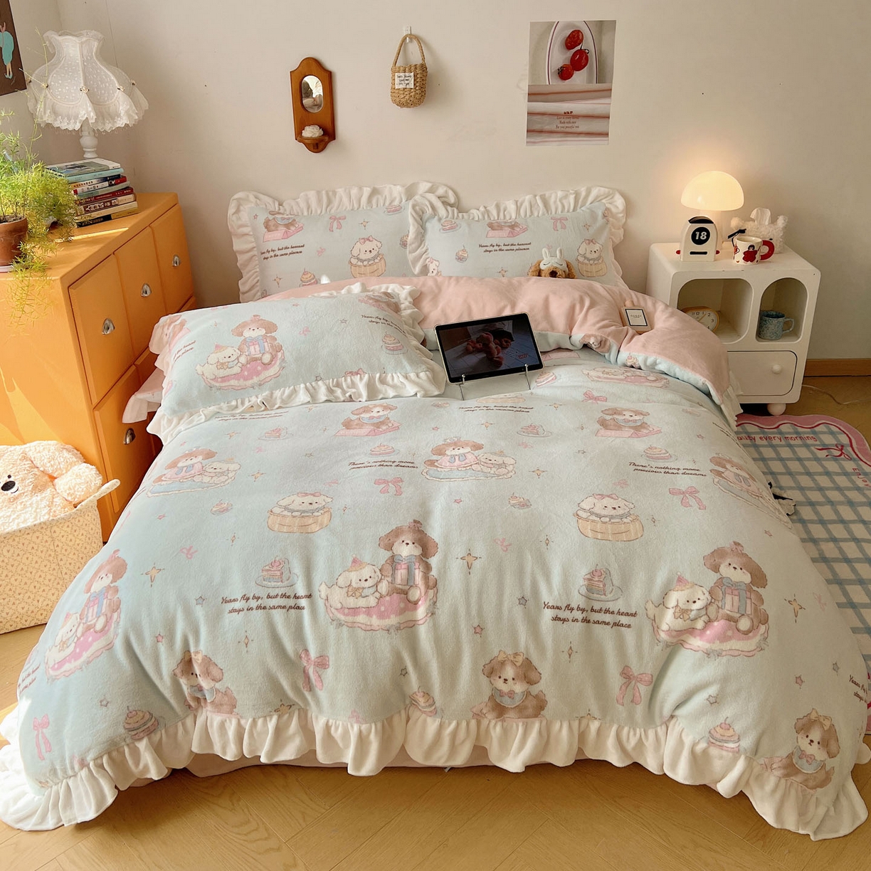 91家纺网 家纺一手货源 找家纺 六巷胡同 2025新款韩式博主风花边款INS卡通牛奶绒四件套（第二系） 花边蛋糕奶油犬