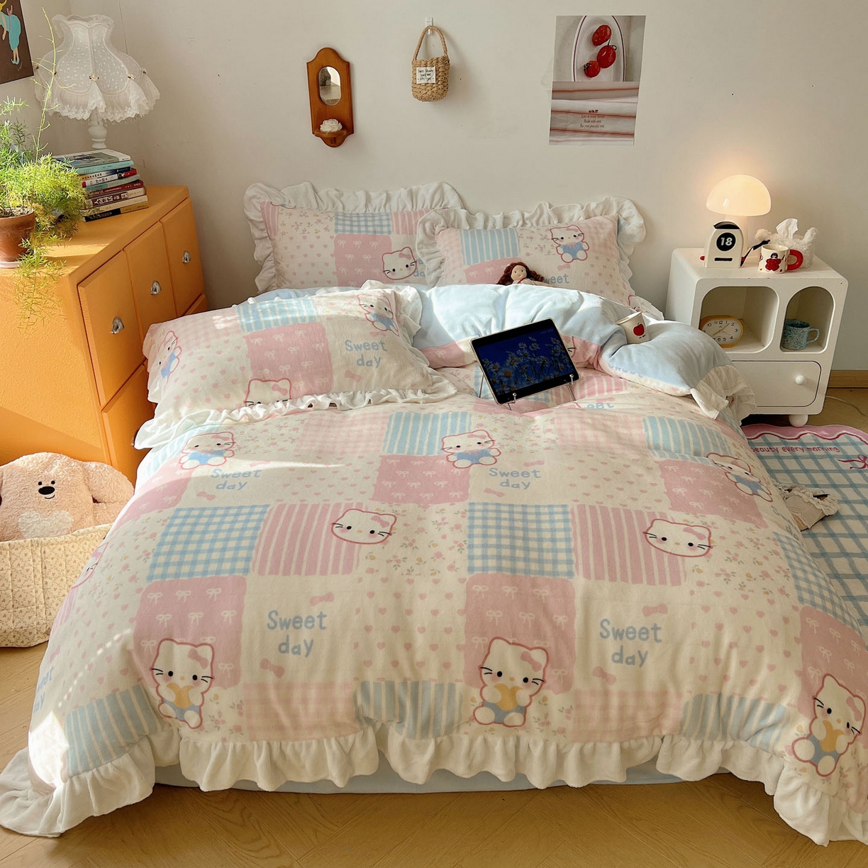 91家纺网 家纺一手货源 找家纺 六巷胡同 2025新款韩式博主风花边款INS卡通牛奶绒四件套（第二系） 花边软萌碎花猫