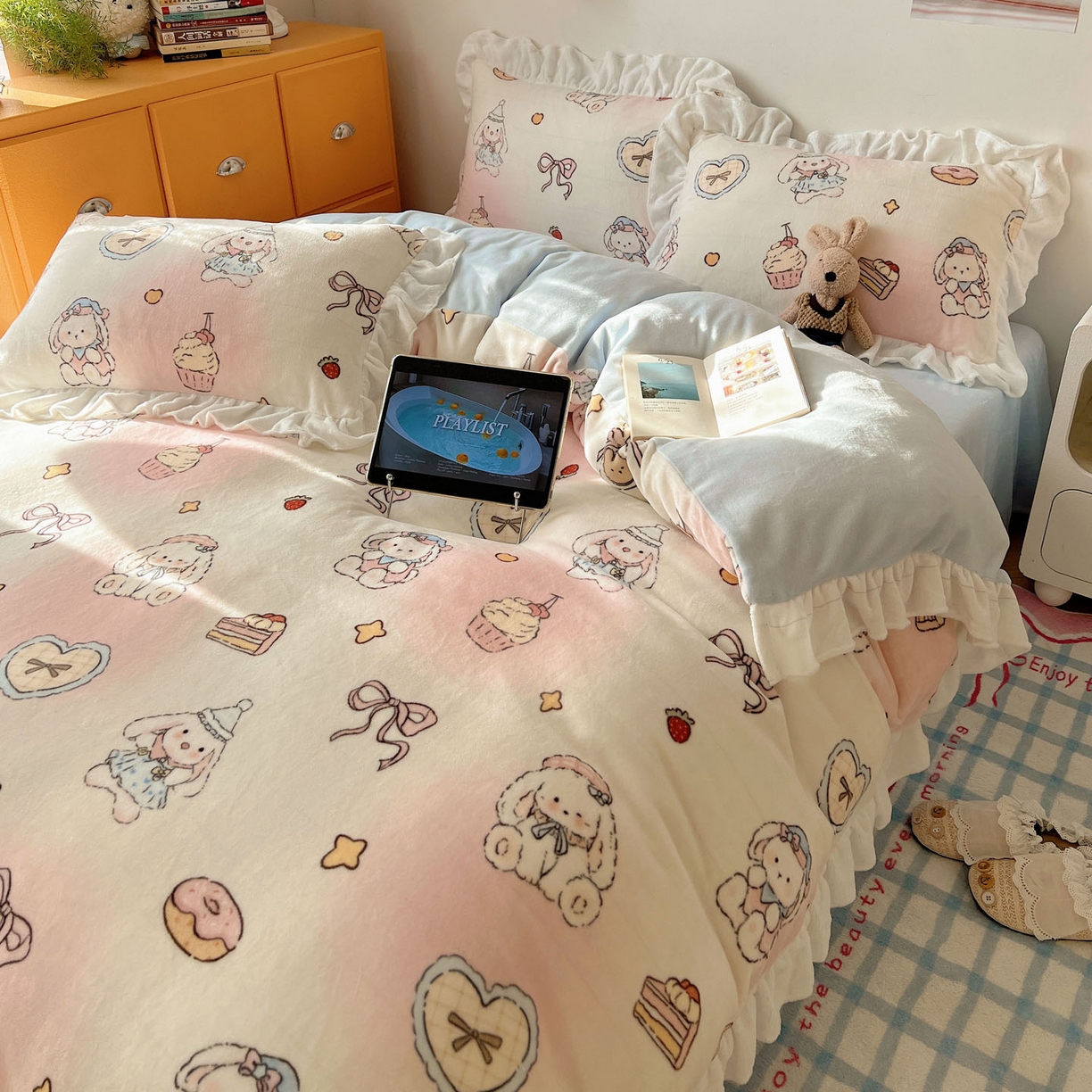 91家纺网 家纺一手货源 找家纺 六巷胡同 2025新款韩式博主风花边款INS卡通牛奶绒四件套（第二系） 花边海派甜心兔