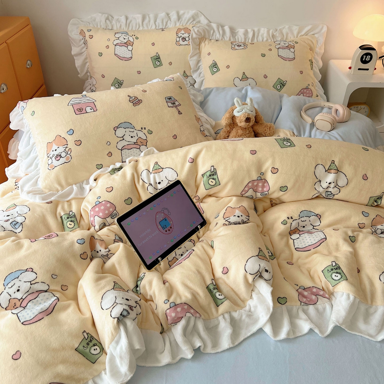 91家纺网 家纺一手货源 找家纺 六巷胡同 2025新款韩式博主风花边款INS卡通牛奶绒四件套（第二系） 花边周末宠物园