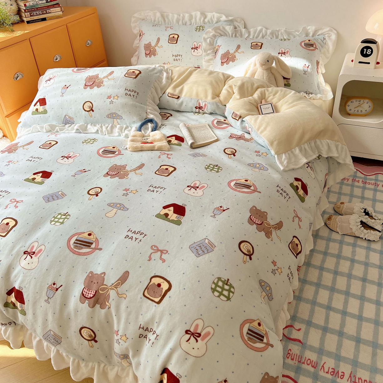 91家纺网 家纺一手货源 找家纺 六巷胡同 2025新款韩式博主风花边款INS卡通牛奶绒四件套（第二系） 花边萌趣宠物趴