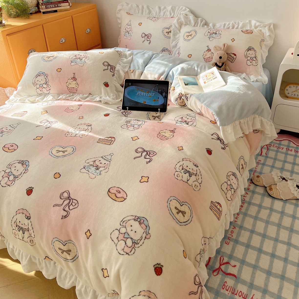 91家纺网 家纺一手货源 找家纺 六巷胡同 2025新款韩式博主风花边款INS卡通牛奶绒四件套（第二系） 花边海派甜心兔