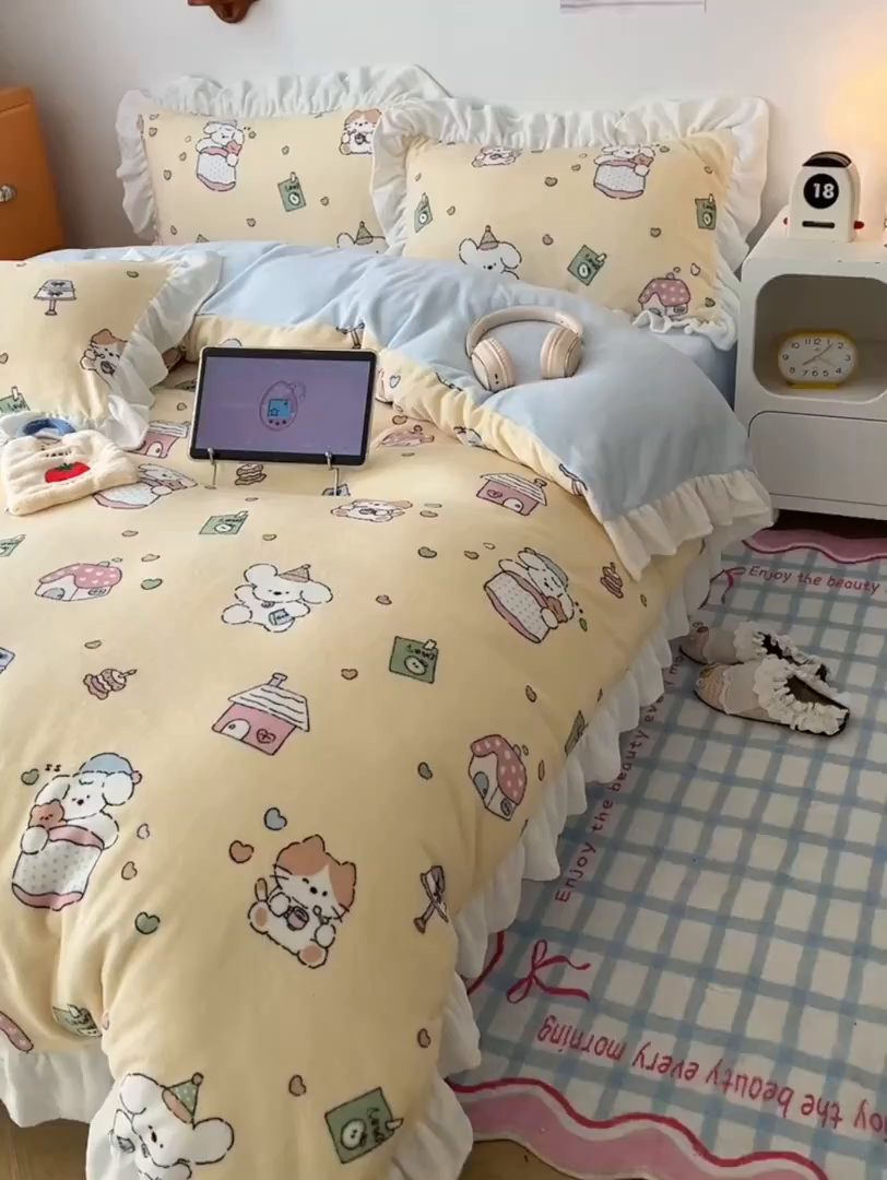 91家纺网 家纺一手货源 找家纺 六巷胡同 2025新款韩式博主风花边款INS卡通牛奶绒四件套（第二系） 花边周末宠物园