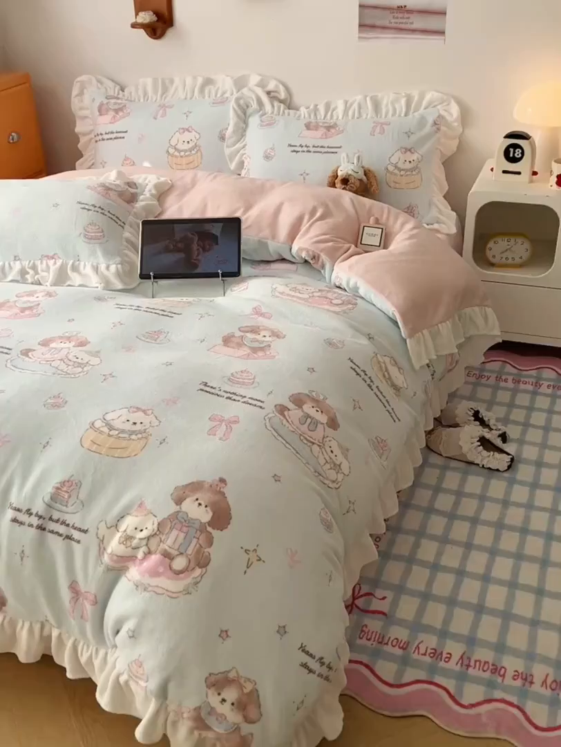 91家纺网 家纺一手货源 找家纺 六巷胡同 2025新款韩式博主风花边款INS卡通牛奶绒四件套（第二系） 花边蛋糕奶油犬