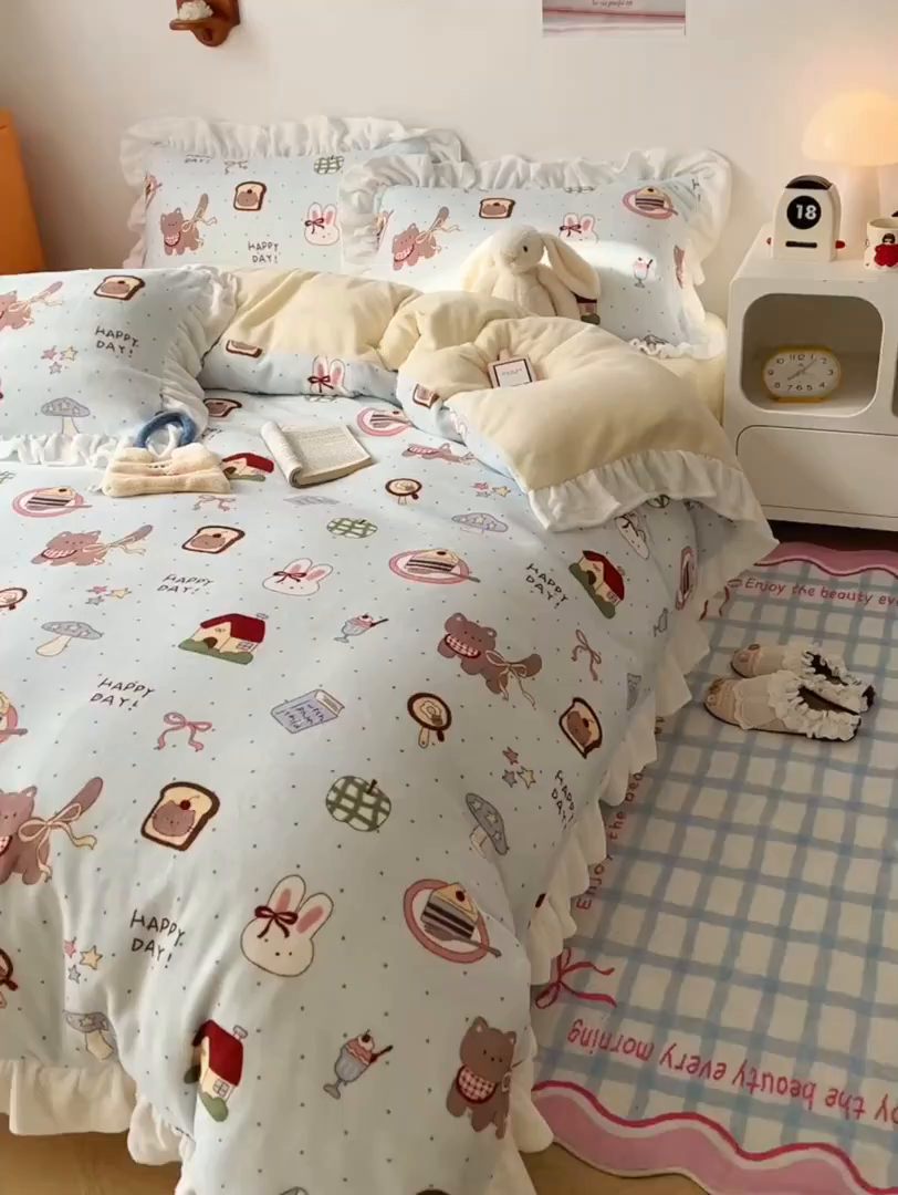 91家纺网 家纺一手货源 找家纺 六巷胡同 2025新款韩式博主风花边款INS卡通牛奶绒四件套（第二系） 花边萌趣宠物趴