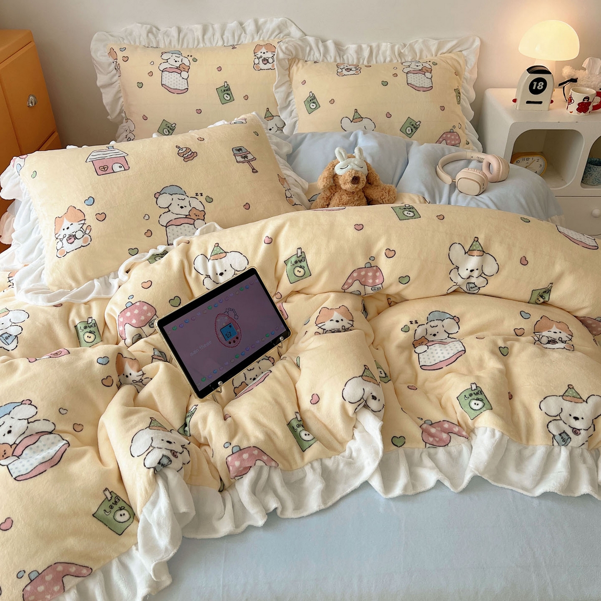 91家纺网 家纺一手货源 找家纺 六巷胡同 2025新款韩式博主风花边款INS卡通牛奶绒四件套（第二系） 花边周末宠物园