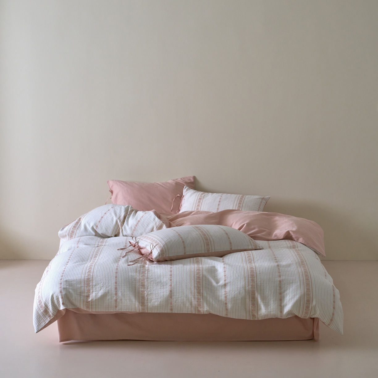 91家纺网 家纺一手货源 找家纺 久典家居 2025新款A类全棉色织提花系带款四件套-梦屿系列三色（买家秀加客服） 梦屿粉