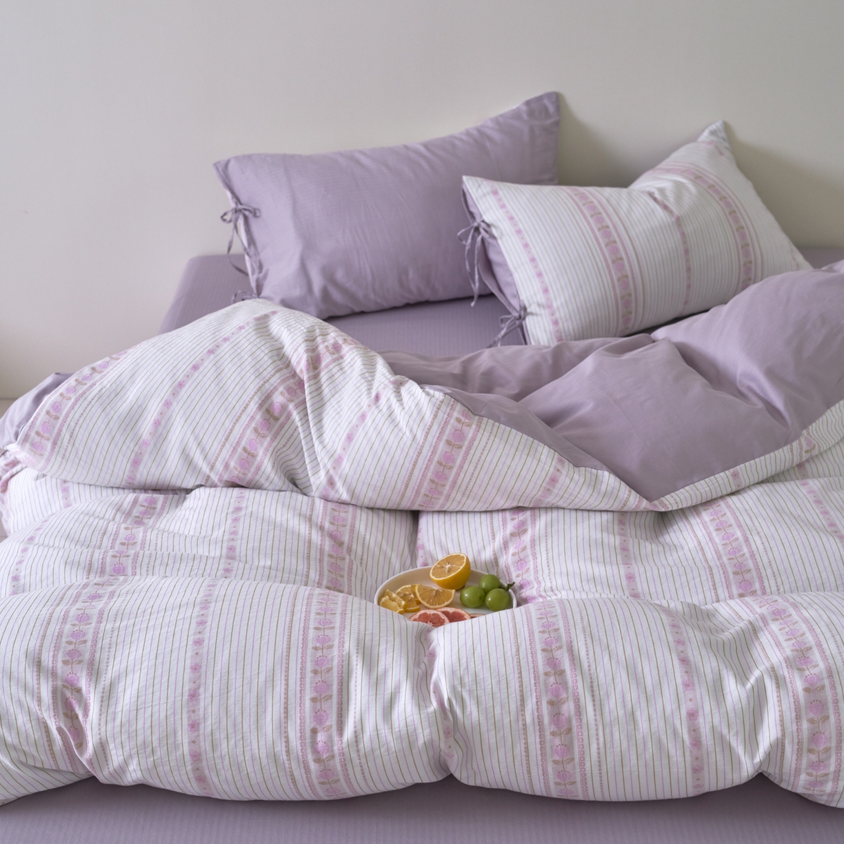 91家纺网 家纺一手货源 找家纺 久典家居 2025新款A类全棉色织提花系带款四件套-梦屿系列三色（买家秀加客服） 梦屿紫