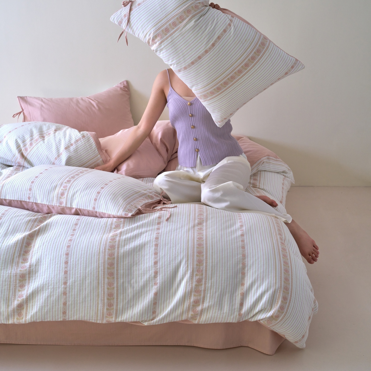 91家纺网 家纺一手货源 找家纺 久典家居 2025新款A类全棉色织提花系带款四件套-梦屿系列三色（买家秀加客服） 梦屿粉