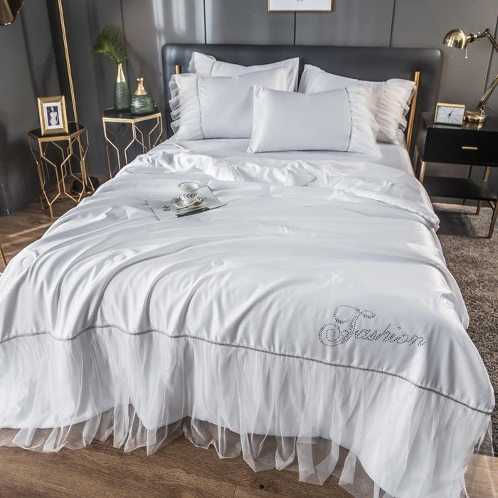 91家纺网 家纺一手货源 找家纺 丽莱美家纺 2026新款水洗冰丝蕾丝夏被  夏被三件套  夏被四件套 纯白