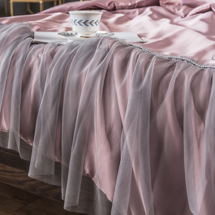 91家纺网 家纺一手货源 找家纺 丽莱美家纺 2026新款水洗冰丝蕾丝夏被  夏被三件套  夏被四件套 豆沙粉