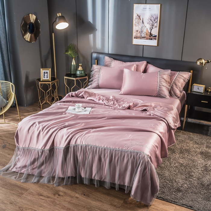 91家纺网 家纺一手货源 找家纺 丽莱美家纺 2026新款水洗冰丝蕾丝夏被  夏被三件套  夏被四件套 豆沙粉