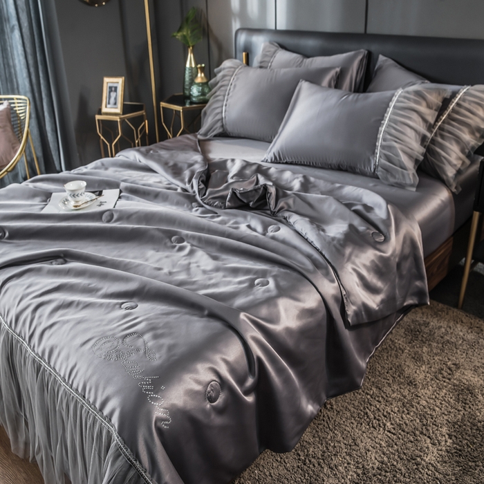 91家纺网 家纺一手货源 找家纺 丽莱美家纺 2026新款水洗冰丝蕾丝夏被  夏被三件套  夏被四件套 灰色