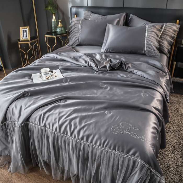 91家纺网 家纺一手货源 找家纺 丽莱美家纺 2026新款水洗冰丝蕾丝夏被  夏被三件套  夏被四件套 灰色