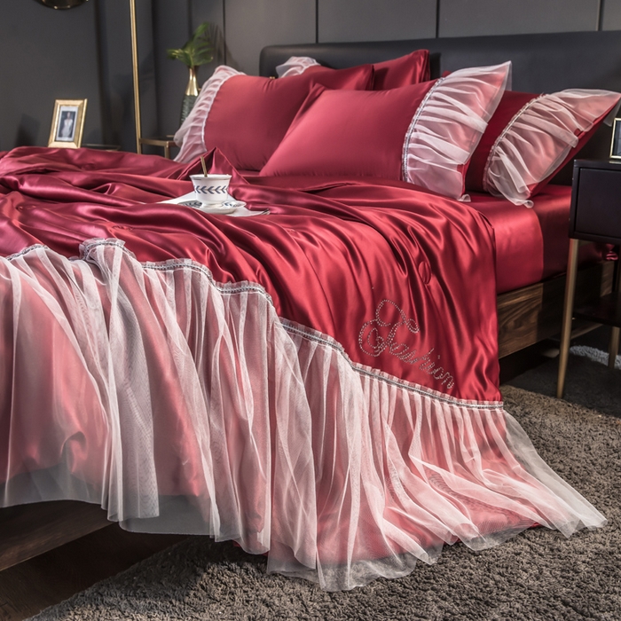 91家纺网 家纺一手货源 找家纺 丽莱美家纺 2026新款水洗冰丝蕾丝夏被  夏被三件套  夏被四件套 酒红