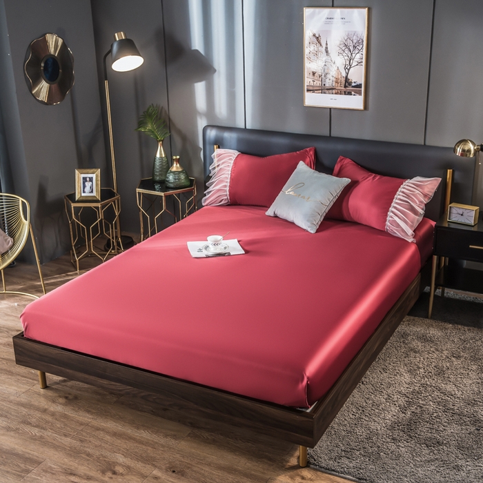 91家纺网 家纺一手货源 找家纺 丽莱美家纺 2026新款水洗冰丝蕾丝夏被  夏被三件套  夏被四件套 酒红