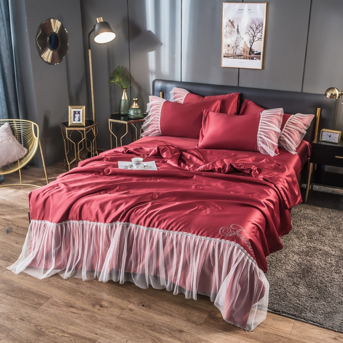 91家纺网 家纺一手货源 找家纺 丽莱美家纺 2026新款水洗冰丝蕾丝夏被  夏被三件套  夏被四件套 酒红