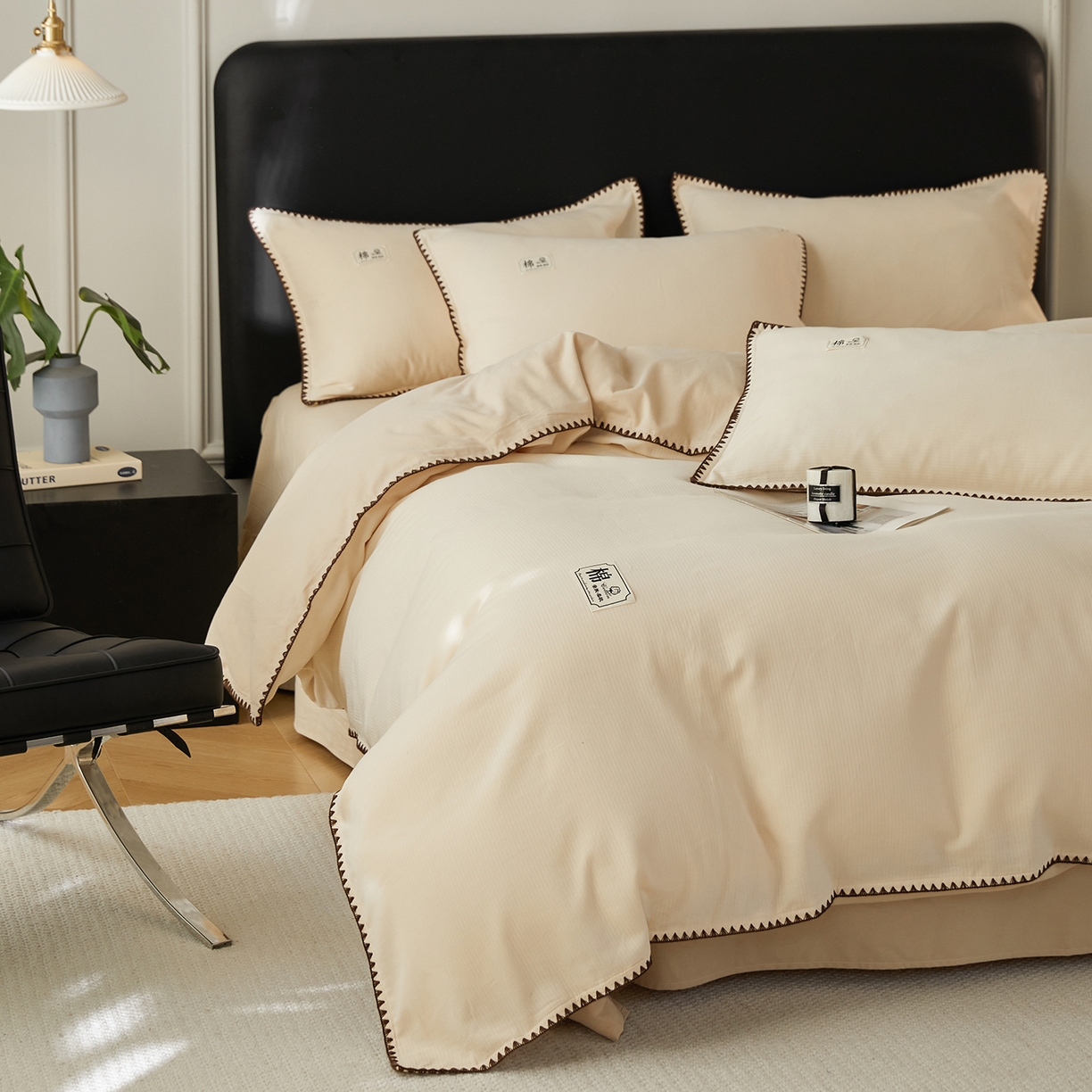 91家纺网 家纺一手货源 找家纺 简宜家居（朝初家纺） 2025新款全棉厚织长绒棉立体提花磨毛贝壳边四件套 奶杏织缕