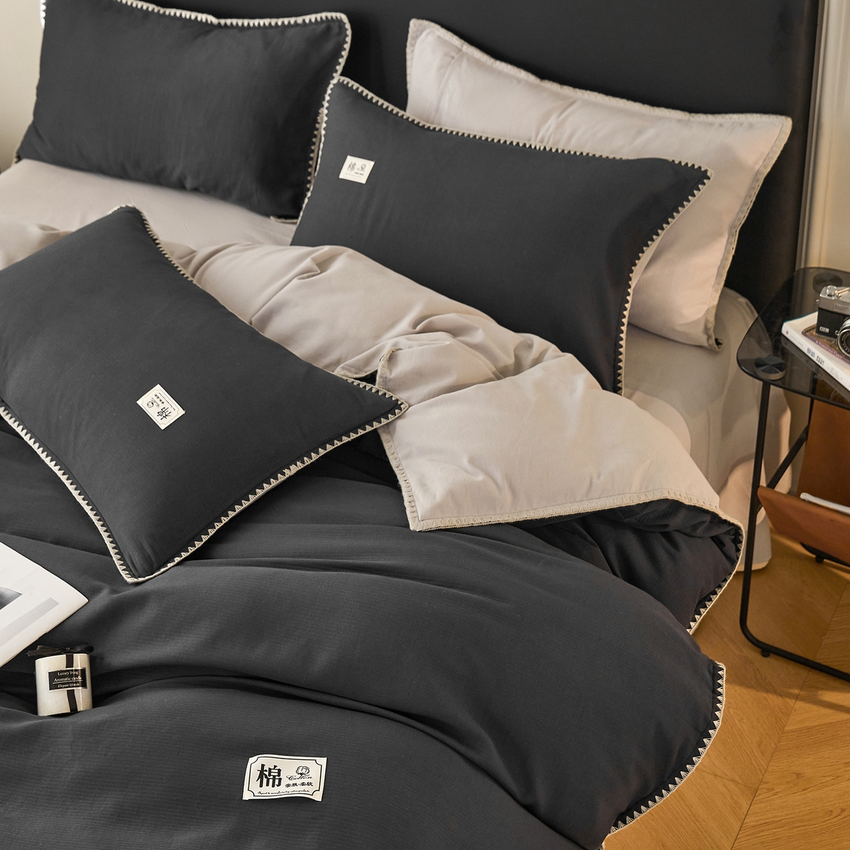91家纺网 家纺一手货源 找家纺 简宜家居（朝初家纺） 2025新款全棉厚织长绒棉立体提花磨毛贝壳边四件套 深灰织缕