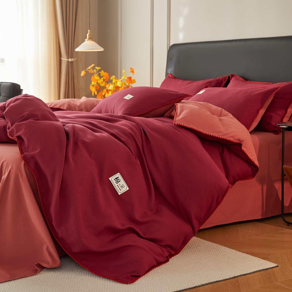 91家纺网 家纺一手货源 找家纺 简宜家居（朝初家纺） 2025新款全棉厚织长绒棉立体提花磨毛贝壳边四件套 酒红织缕