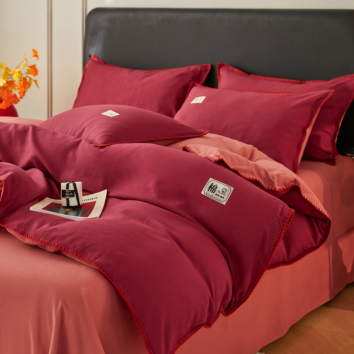 91家纺网 家纺一手货源 找家纺 简宜家居（朝初家纺） 2025新款全棉厚织长绒棉立体提花磨毛贝壳边四件套 酒红织缕