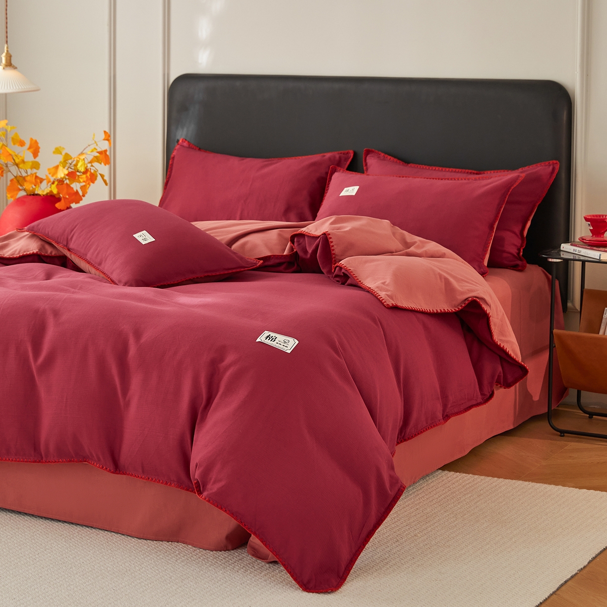 91家纺网 家纺一手货源 找家纺 简宜家居（朝初家纺） 2025新款全棉厚织长绒棉立体提花磨毛贝壳边四件套 酒红织缕