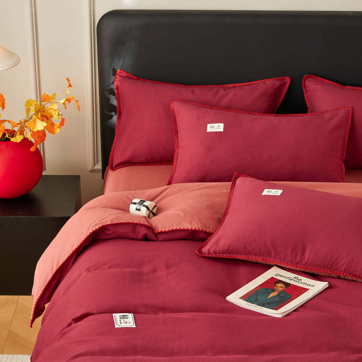 91家纺网 家纺一手货源 找家纺 简宜家居（朝初家纺） 2025新款全棉厚织长绒棉立体提花磨毛贝壳边四件套 酒红织缕