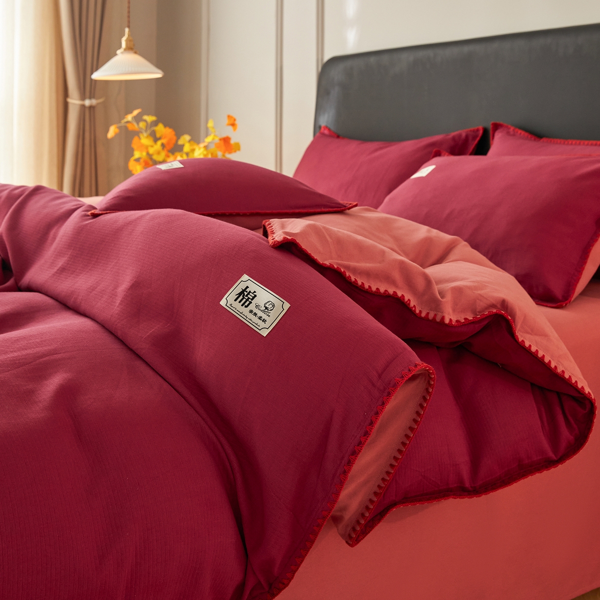 91家纺网 家纺一手货源 找家纺 简宜家居（朝初家纺） 2025新款全棉厚织长绒棉立体提花磨毛贝壳边四件套 酒红织缕