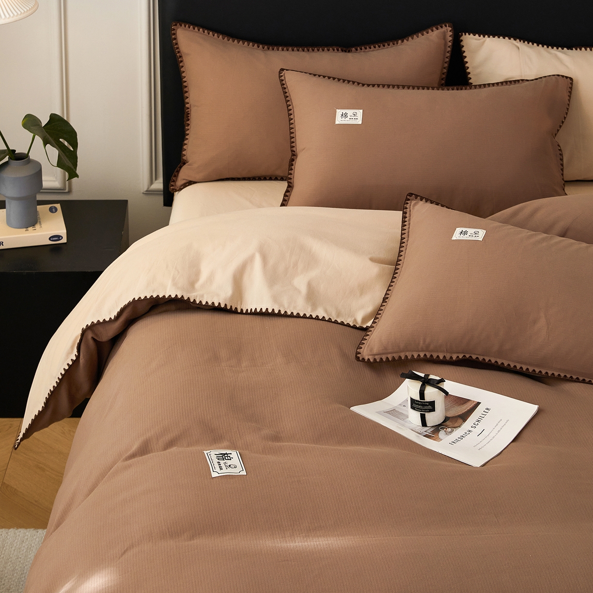 91家纺网 家纺一手货源 找家纺 简宜家居（朝初家纺） 2025新款全棉厚织长绒棉立体提花磨毛贝壳边四件套 焦糖织缕