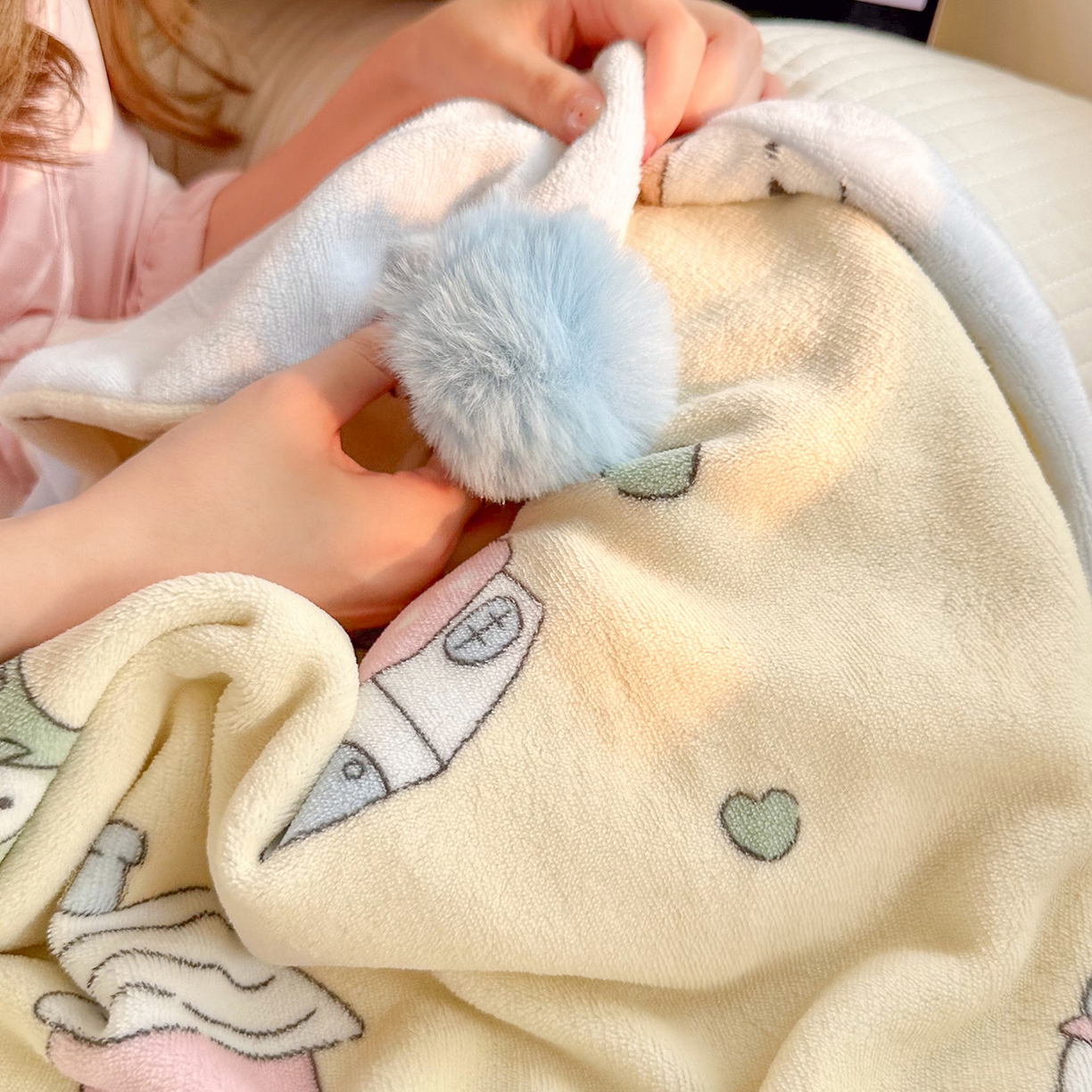 91家纺网 家纺一手货源 找家纺 （总）罗亿家纺 2025新款高克重（200g）牛奶绒韩系毛球办公室盖毯多功能盖毯被套毛毯两用（小红书推荐)