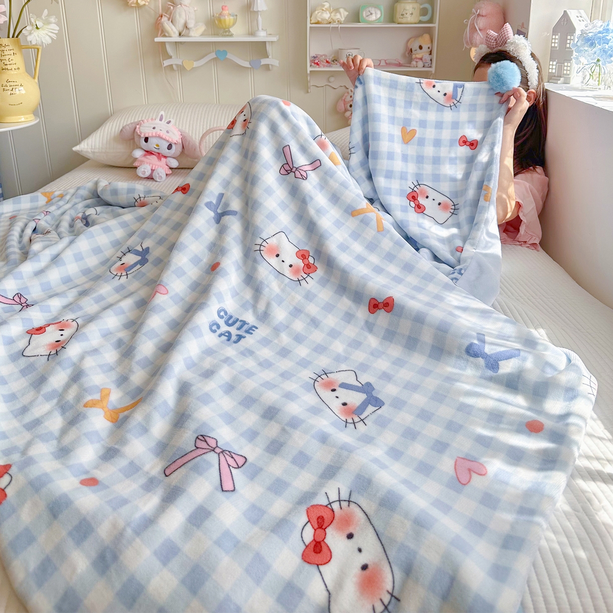 91家纺网 家纺一手货源 找家纺 罗亿家纺 2025新款高克重（200g）牛奶绒韩系毛球办公室盖毯多功能盖毯被套毛毯两用（小红书推荐) 蝴蝶结猫猫