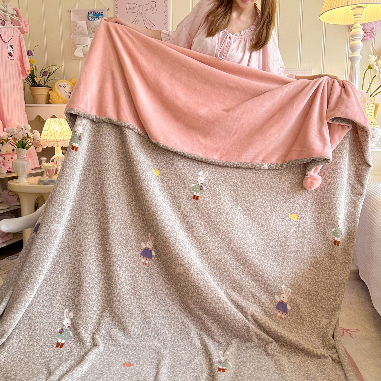 91家纺网 家纺一手货源 找家纺 罗亿家纺 2025新款高克重（200g）牛奶绒韩系毛球办公室盖毯多功能盖毯被套毛毯两用（小红书推荐) 萱花