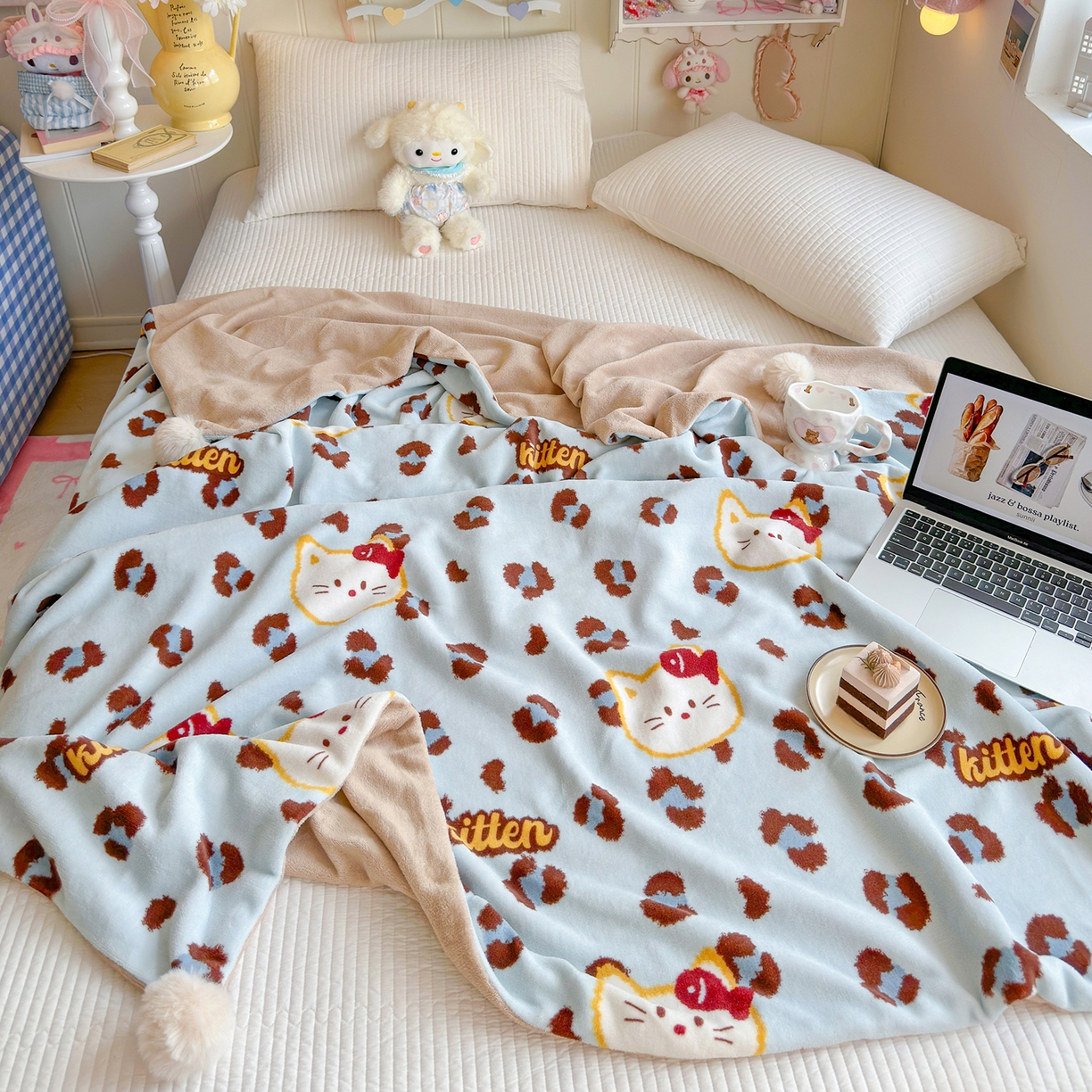 91家纺网 家纺一手货源 找家纺 罗亿家纺 2025新款高克重（200g）牛奶绒韩系毛球办公室盖毯多功能盖毯被套毛毯两用（小红书推荐) 猫吃鱼-蓝