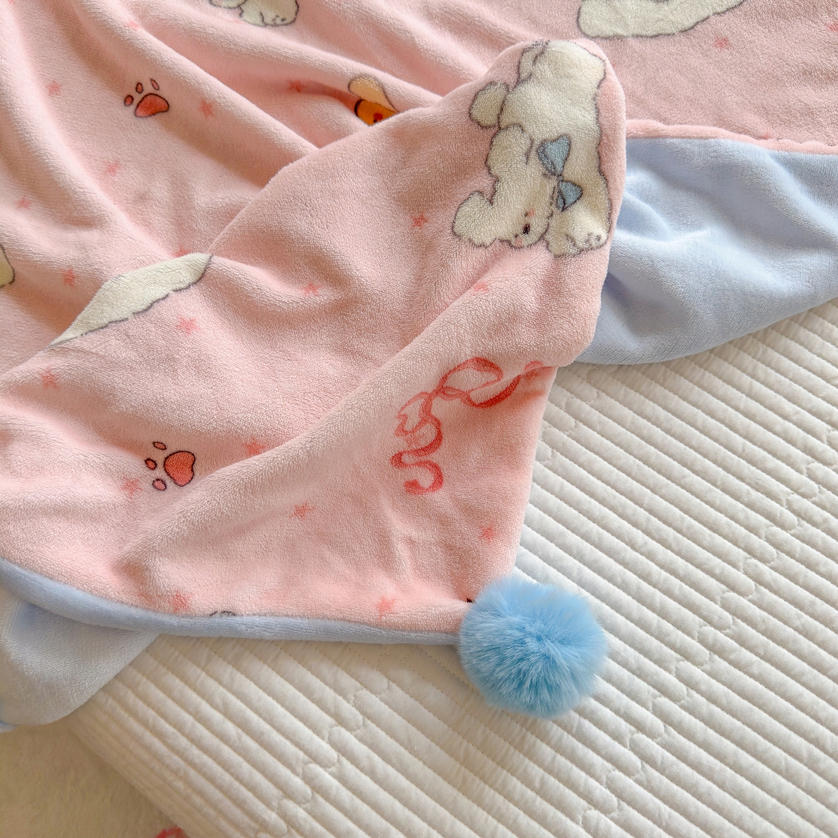 91家纺网 家纺一手货源 找家纺 罗亿家纺 2025新款高克重（200g）牛奶绒韩系毛球办公室盖毯多功能盖毯被套毛毯两用（小红书推荐) 狗gogo