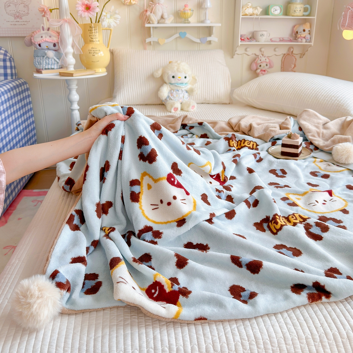 91家纺网 家纺一手货源 找家纺 罗亿家纺 2025新款高克重（200g）牛奶绒韩系毛球办公室盖毯多功能盖毯被套毛毯两用（小红书推荐) 猫吃鱼-蓝