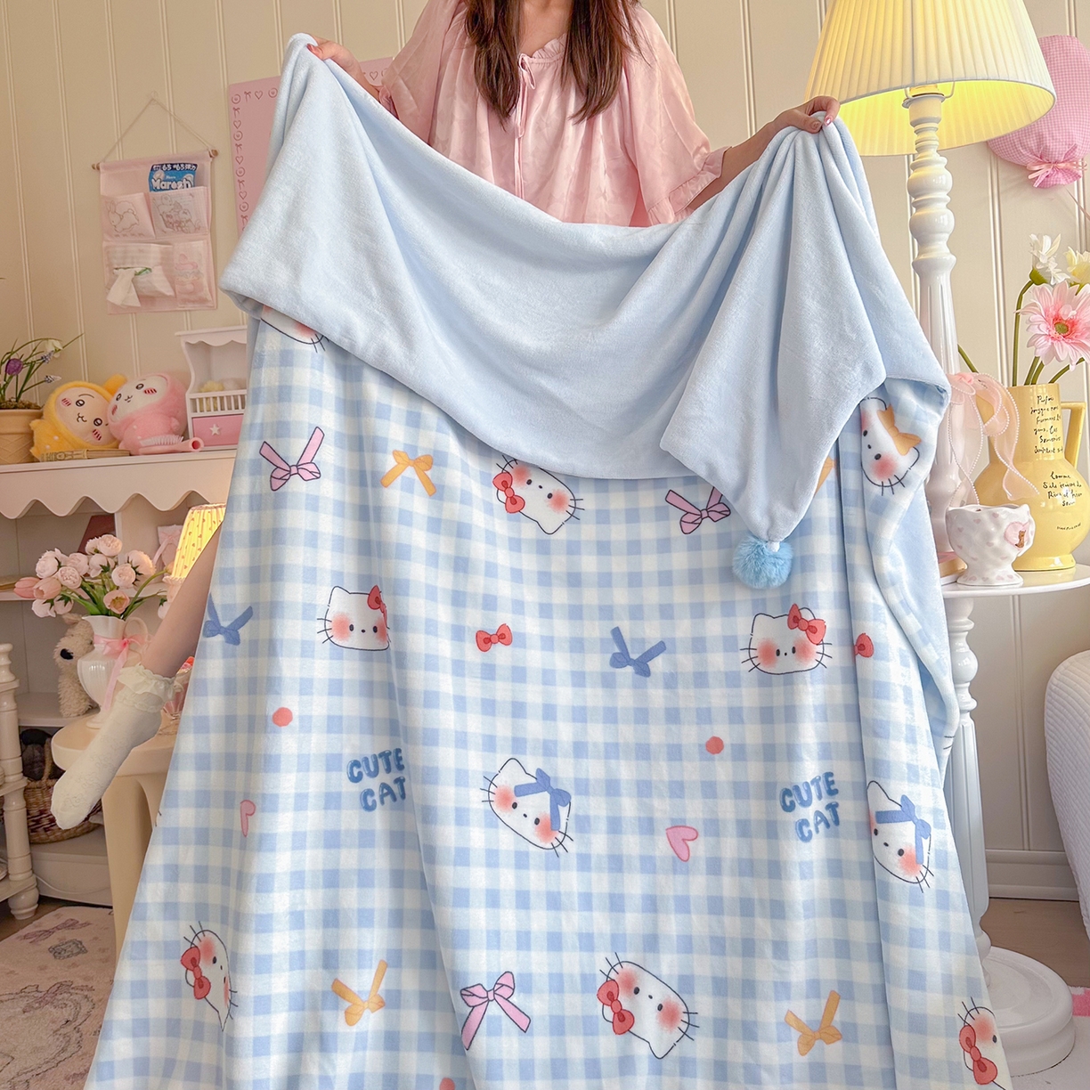 91家纺网 家纺一手货源 找家纺 罗亿家纺 2025新款高克重（200g）牛奶绒韩系毛球办公室盖毯多功能盖毯被套毛毯两用（小红书推荐) 蝴蝶结猫猫