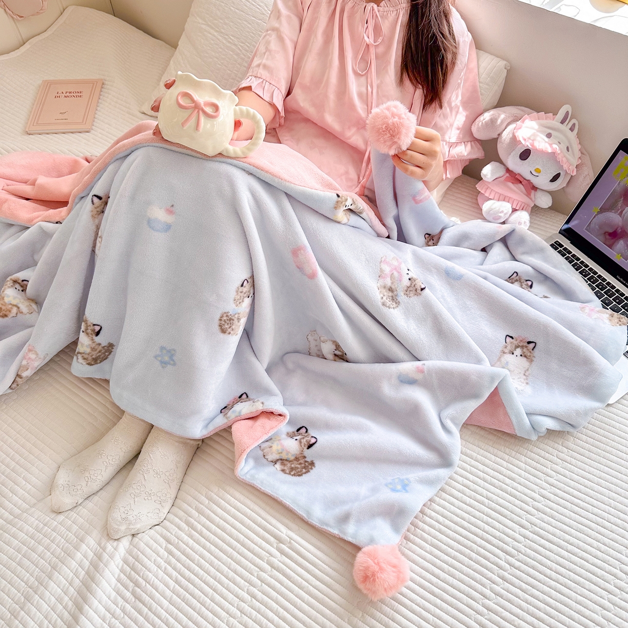 91家纺网 家纺一手货源 找家纺 罗亿家纺 2025新款高克重（200g）牛奶绒韩系毛球办公室盖毯多功能盖毯被套毛毯两用（小红书推荐) 软萌猫-蓝