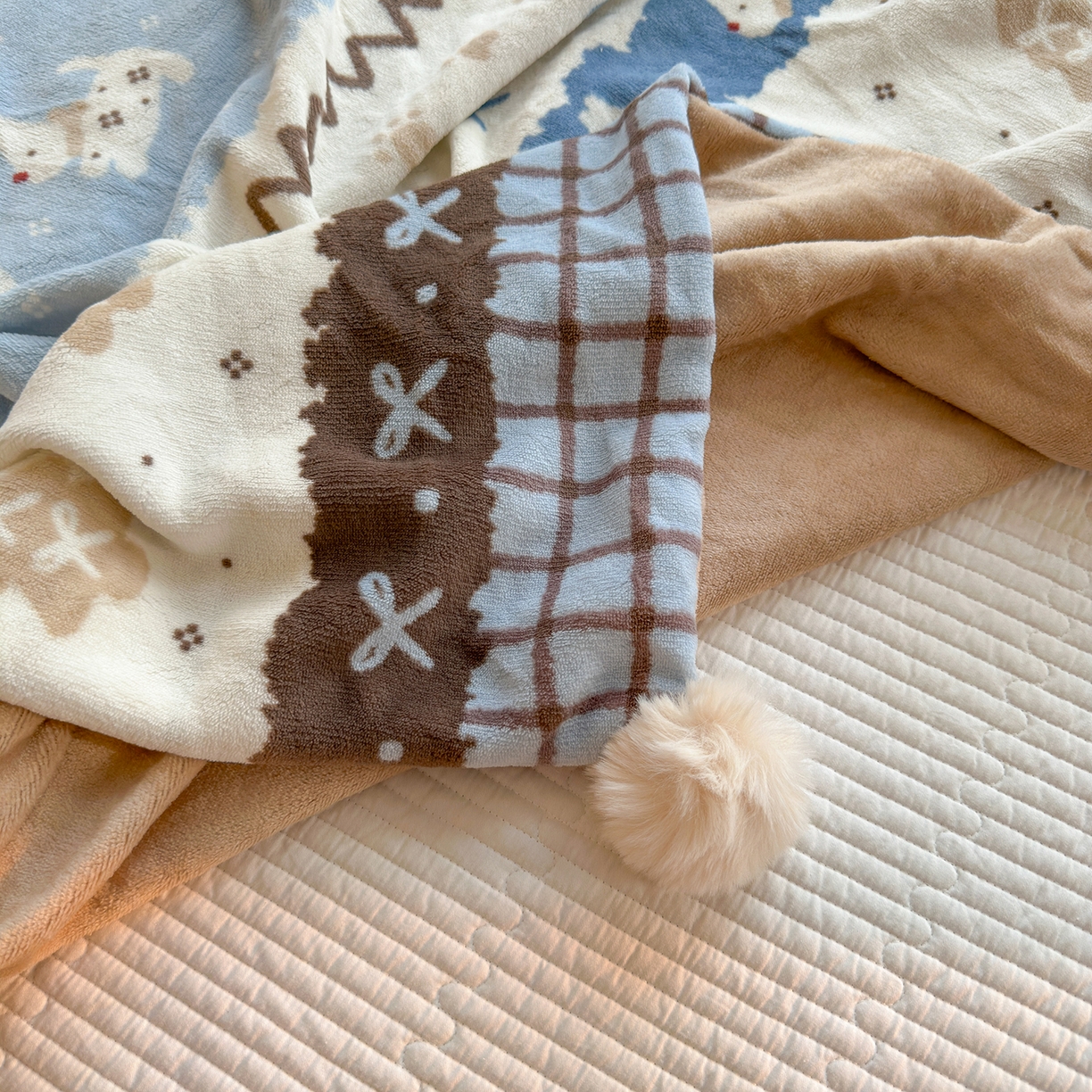 91家纺网 家纺一手货源 找家纺 罗亿家纺 2025新款高克重（200g）牛奶绒韩系毛球办公室盖毯多功能盖毯被套毛毯两用（小红书推荐) 阿奇