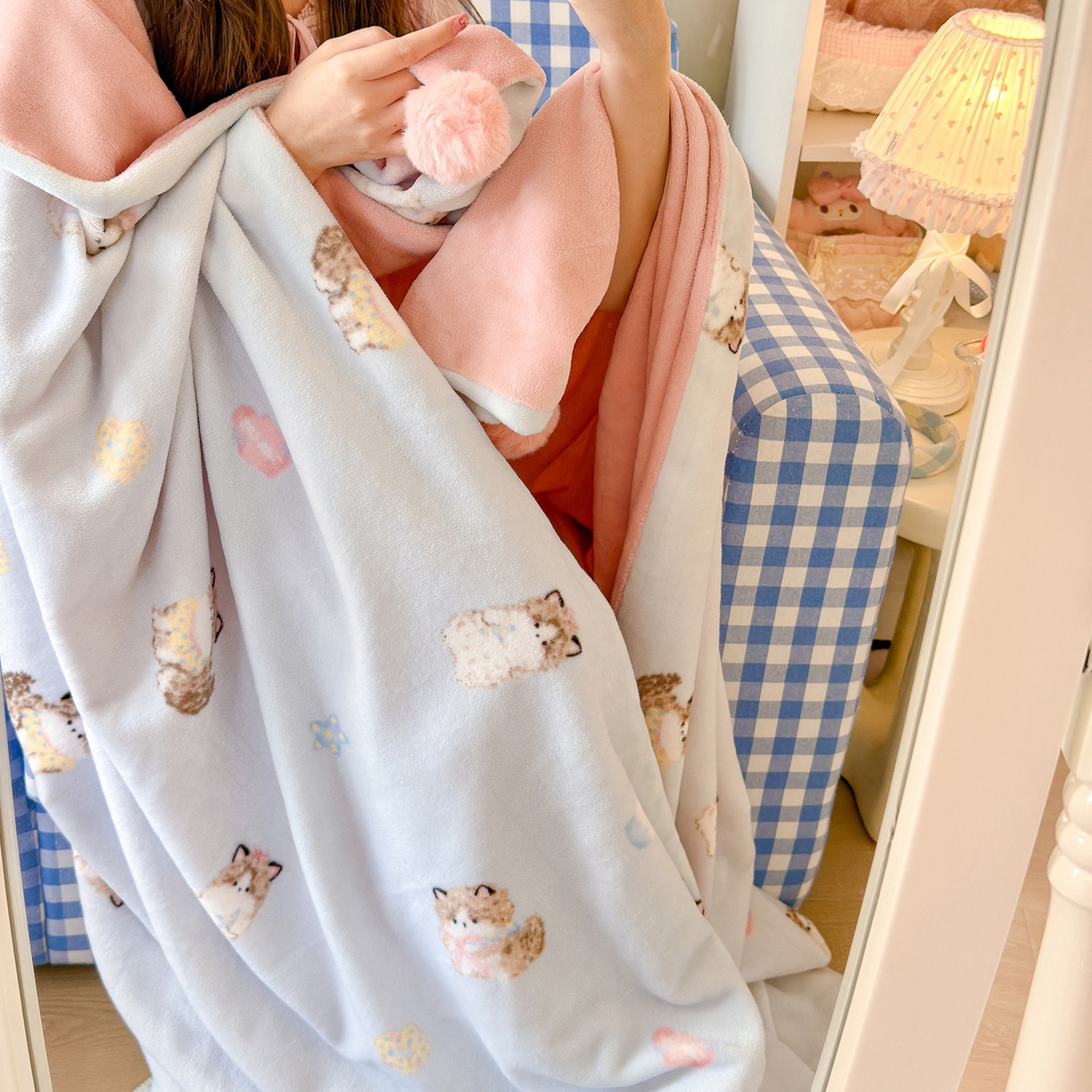 91家纺网 家纺一手货源 找家纺 罗亿家纺 2025新款高克重（200g）牛奶绒韩系毛球办公室盖毯多功能盖毯被套毛毯两用（小红书推荐) 软萌猫-蓝